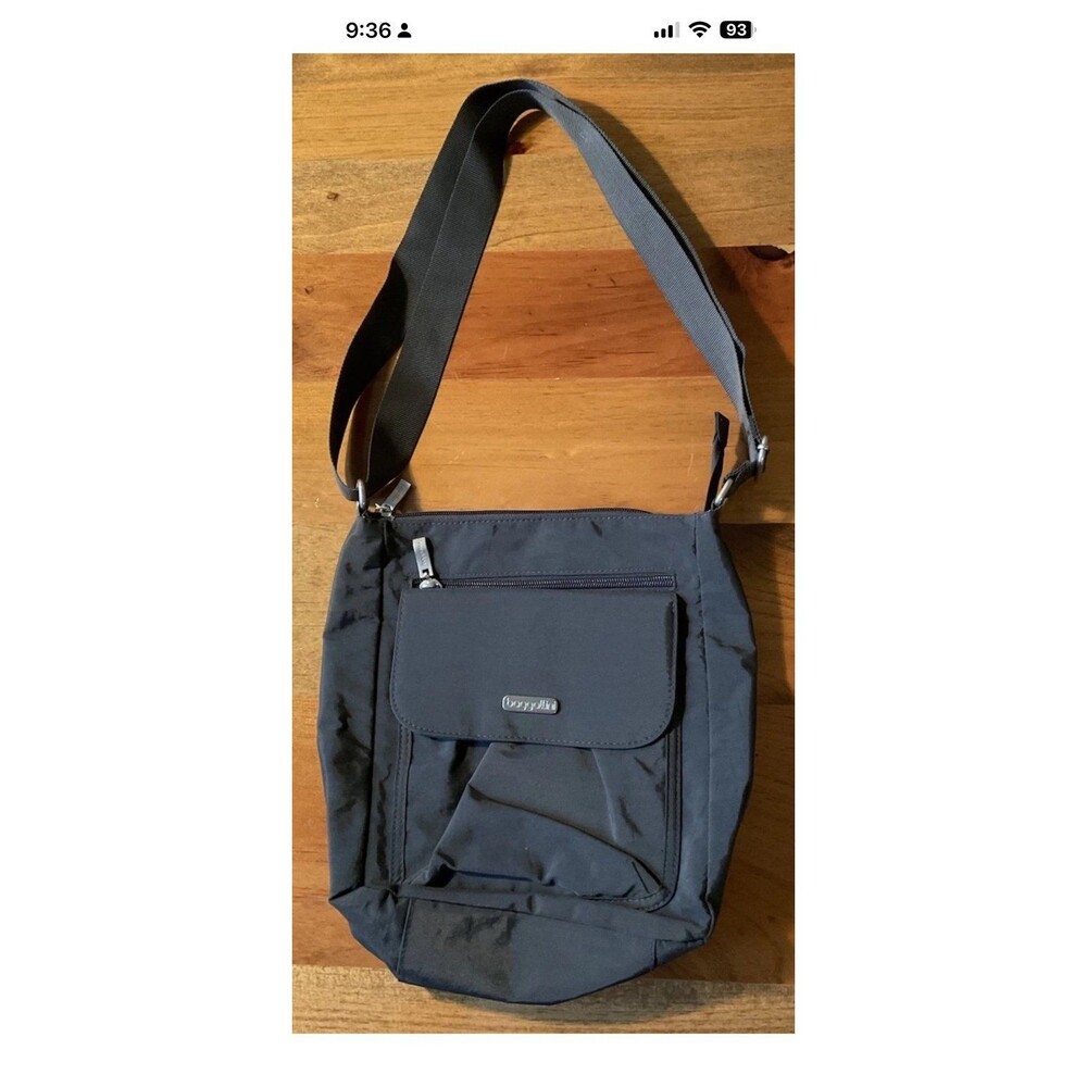 Baggallini Crossbody Bag Gray Adjustable Strap Travel Bag Travel Purse Pockets